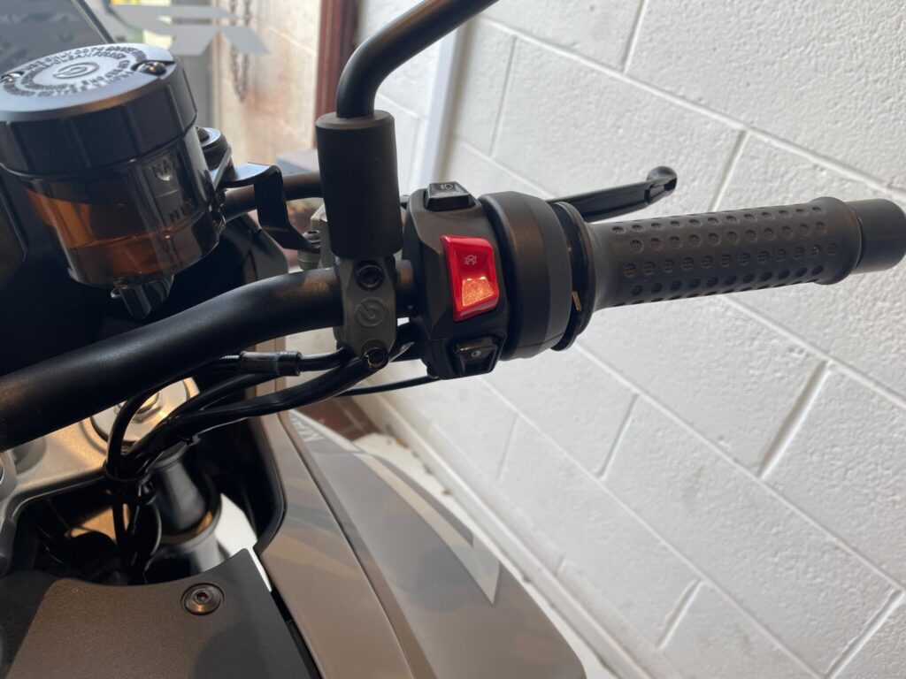 2023 Moto Guzzi V100 Mandello