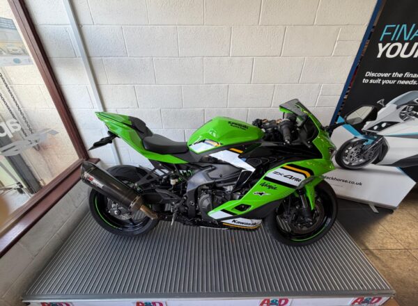 2025 Kawasaki Ninja ZX-4RR