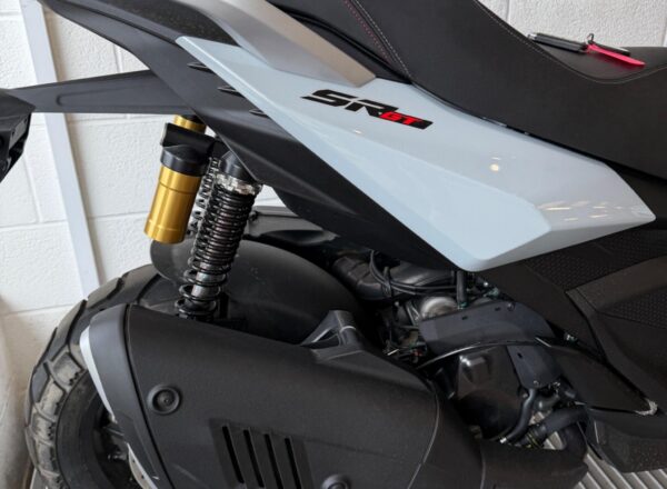 2026 Aprilia SR GT 400