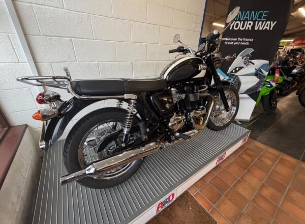 2011 Triumph Bonneville T100