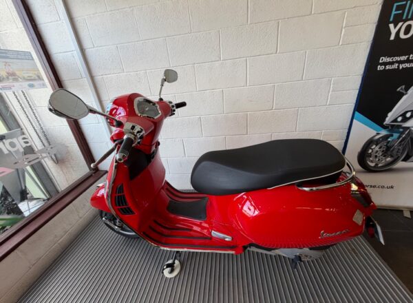 2025 Piaggio Vespa GTS 125