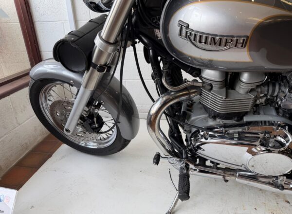 2006 Triumph Bonneville America 865