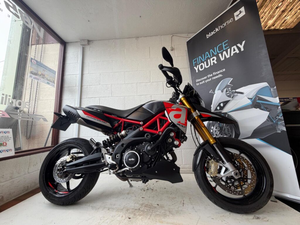 2021 Aprilia Dorsoduro 900