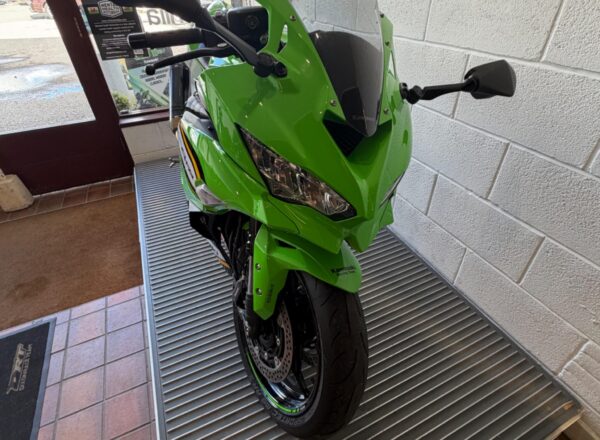 2025 Kawasaki Ninja ZX-4RR