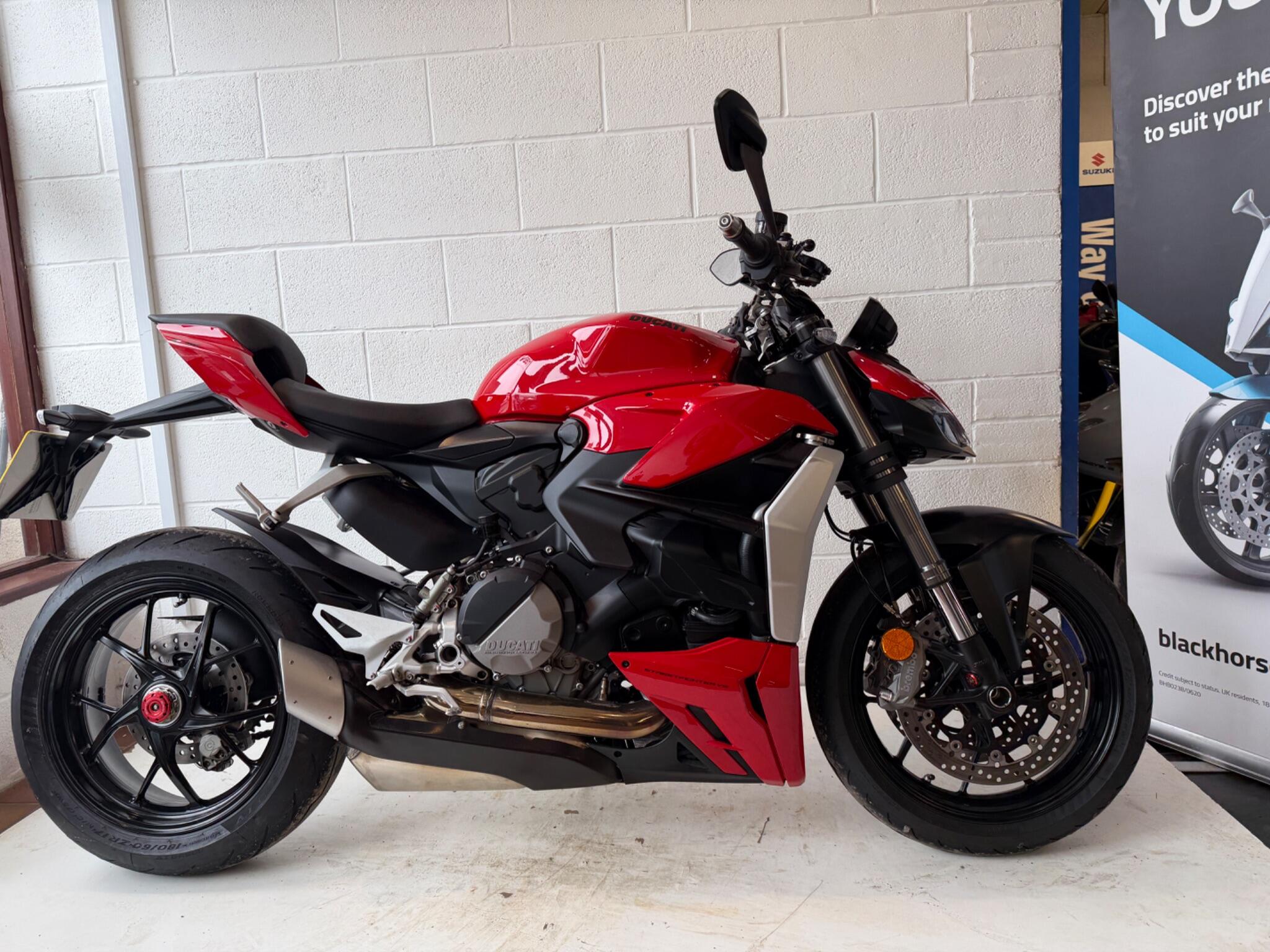 2023 Ducati Streetfighter V2