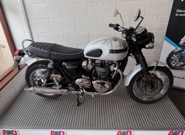 2020 Triumph Bonneville T120