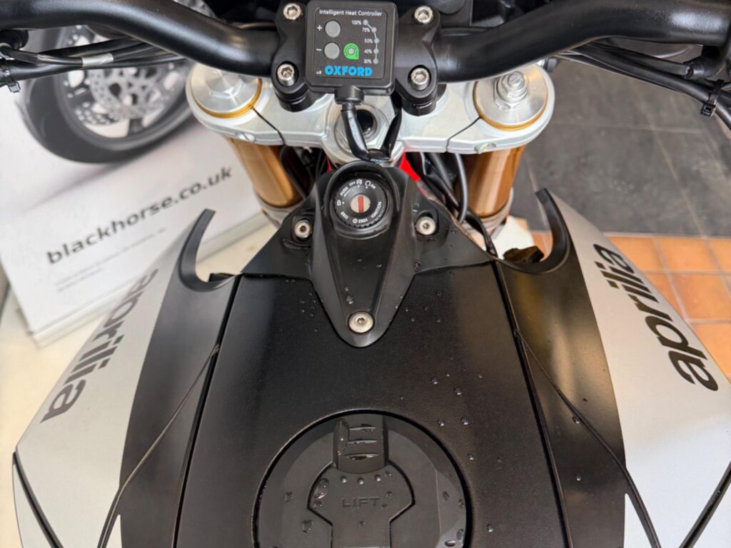2021 Aprilia Dorsoduro 900