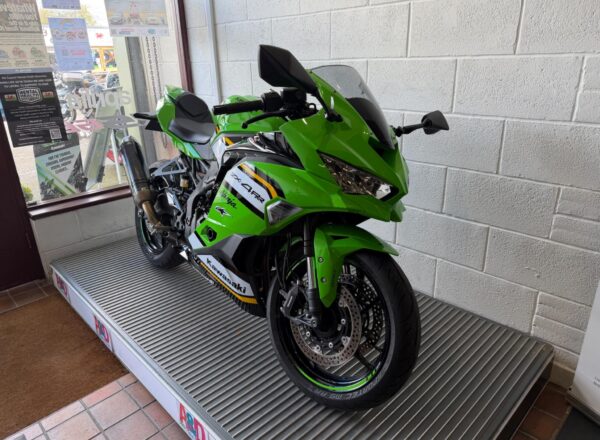2025 Kawasaki Ninja ZX-4RR