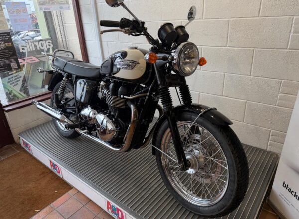 2011 Triumph Bonneville T100