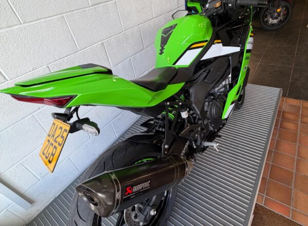 2025 Kawasaki Ninja ZX-4RR