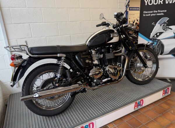 2011 Triumph Bonneville T100