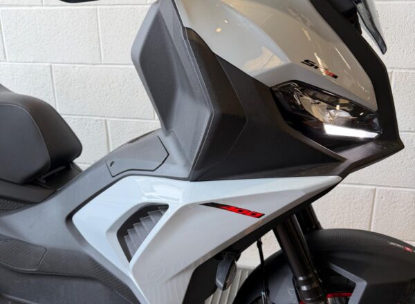 2026 Aprilia SR GT 400