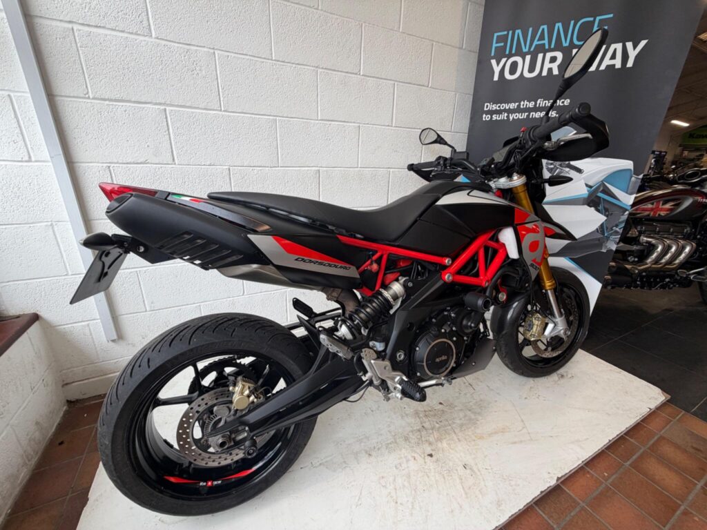 2021 Aprilia Dorsoduro 900