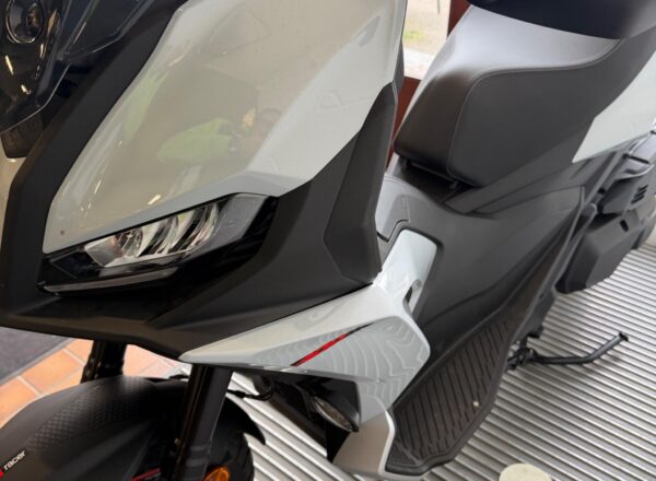 2026 Aprilia SR GT 400