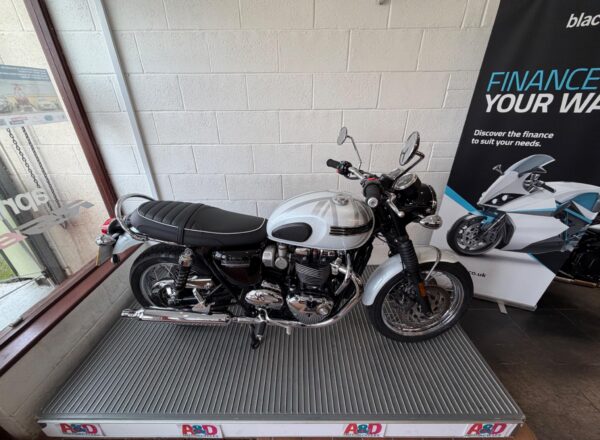 2020 Triumph Bonneville T120
