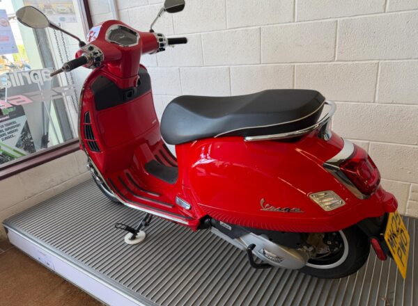 2025 Piaggio Vespa GTS 125