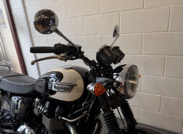 2011 Triumph Bonneville T100
