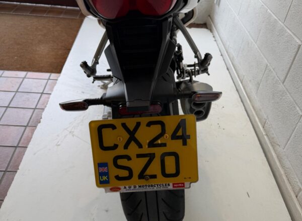 2024 Moto Guzzi V100 Mandello