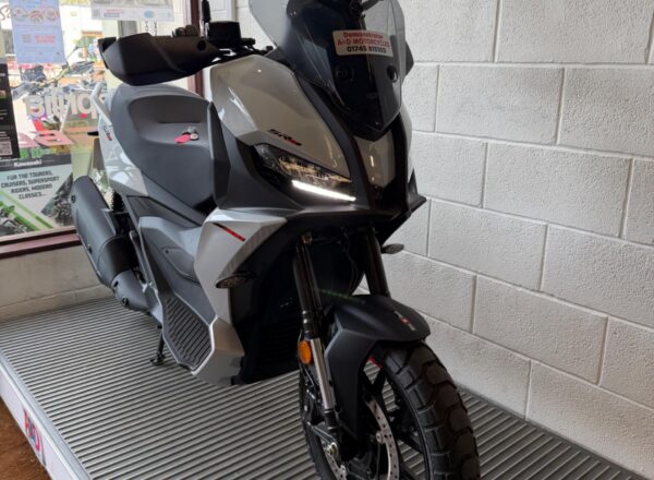 2026 Aprilia SR GT 400