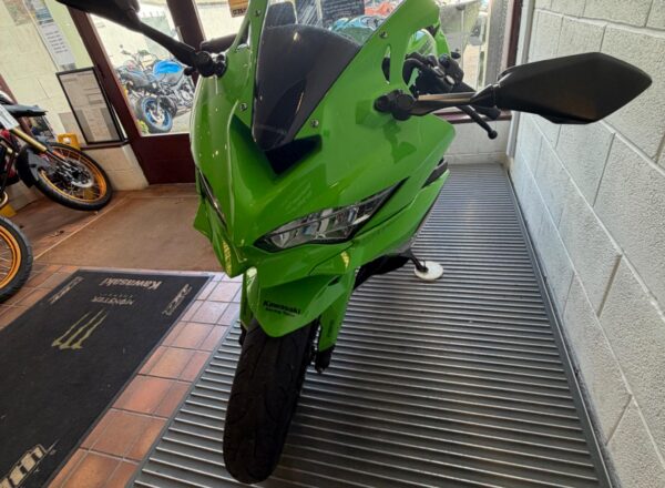 2025 Kawasaki Ninja ZX-4RR