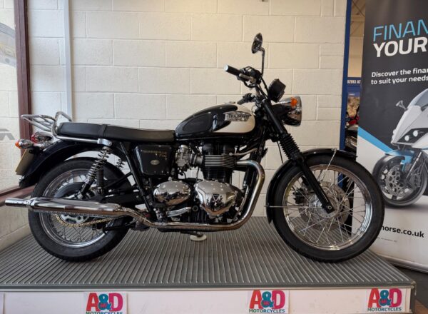 2011 Triumph Bonneville T100