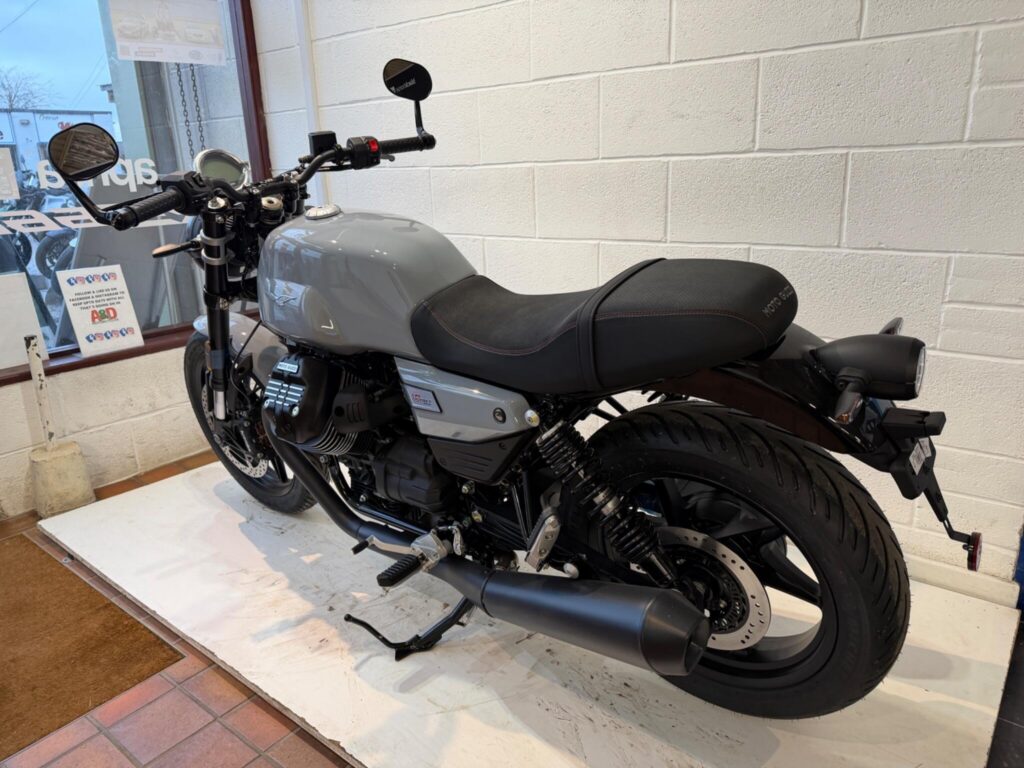 New Moto Guzzi V7