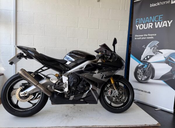 2019 Triumph Daytona Moto2 765