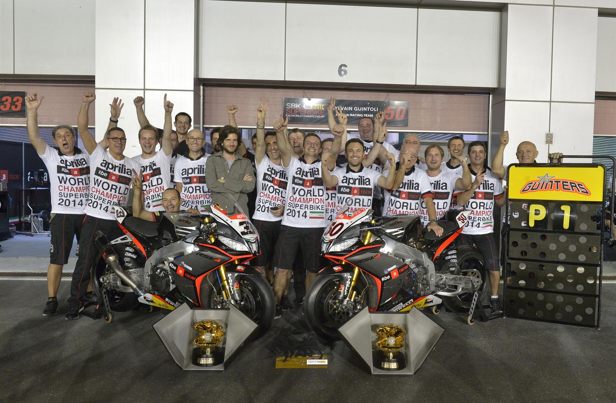 Aprilia World Super Bike Champions 2014 group shot